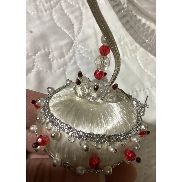 Sequin Beaded Push Pin 4 Christmas Ornaments Beautiful Red Silver & Green Balls - Picture 11 of 16